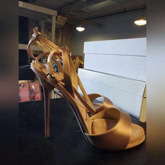 Sz 38.5 ans 41 NIB $795 Paul Andrew satin heels